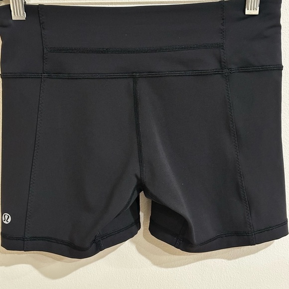Lululemon Shorts Zipper in Front - Picture 4 of 5